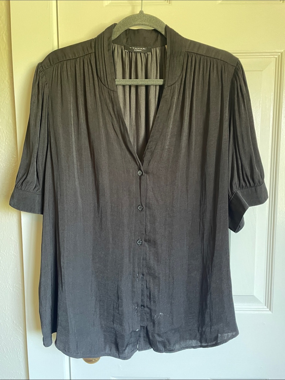 Tahari Black V-Neck Button-Front Short Sleeve Blouse